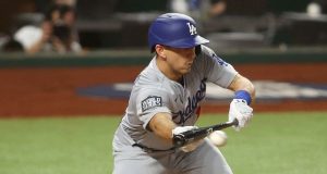 Barnes, Dodgers reach 2-year, $7M extension
