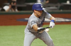 Barnes, Dodgers reach 2-year, $7M extension