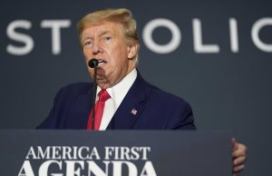 Judge plans to appoint special master in Trump records case