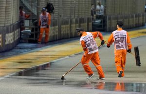 F1: Heavy rain delays start of Singapore Grand Prix