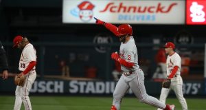 Phillies hold off Cardinals 2-0 to sweep NL wild-card series