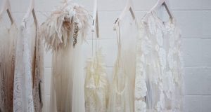 9 Issues To Take into account When Buying For Mom Of The Bride Attire
