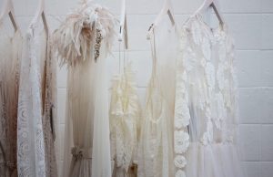 9 Issues To Take into account When Buying For Mom Of The Bride Attire