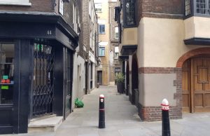 London’s Alleys: Cloth Court, EC1