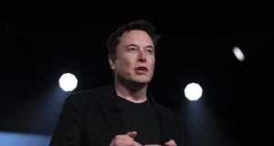 Musk Reinstates Suspended Journalists After Twitter Poll