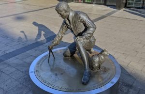 Matthew Flinders and Trim the cat – statue outside Euston Station