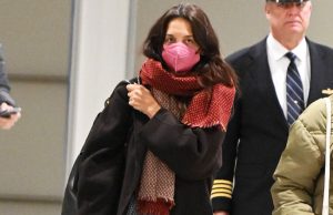 Katie Holmes’s Trendy Anti-Skinny Jeans Are the Ideal Airport Jeans